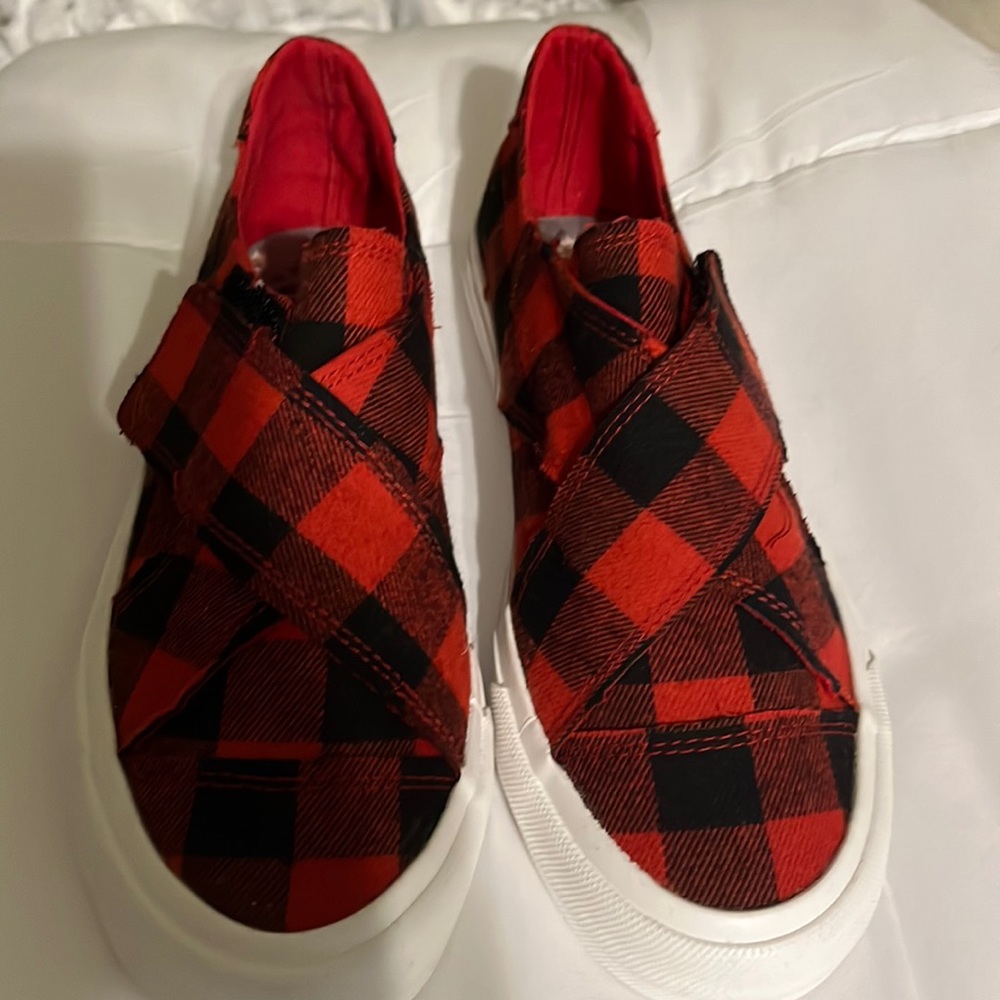 Size 7 Gypsy jazz plaid slip on.